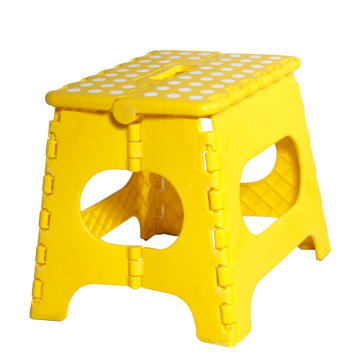 Tabouret pliant en plastique de taille différente